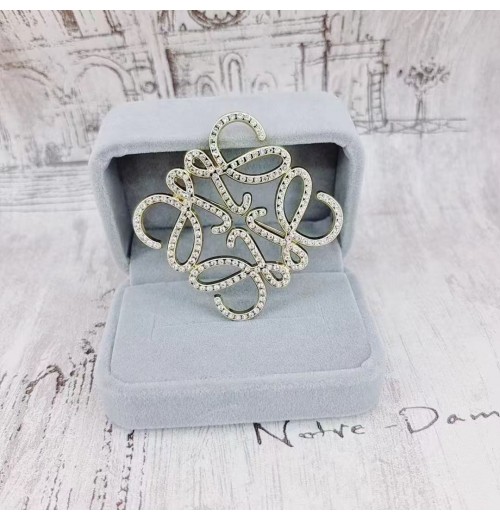 Gao Ban New Luojia geometric hollowed-out zircon brooch, personalized coat and suit pin, high-end women's luxury matching Gao Ban New Luojia geometric hollowed-out zircon brooch, personalized coat and suit pin, high-end women's luxury matching