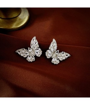 Sweet and light luxury zircon butterfly silver needle stud earrings are fashionable, exquisite and super sparkling, with a high-end and sophisticated vibe for Internet celebrities