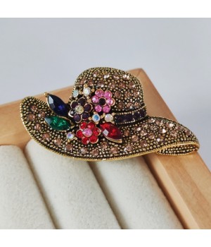 Korean fashion style hats, brooches, creative and cute corsages, elegant cardigans, coats, silk scarves, pin clasps, and accessories