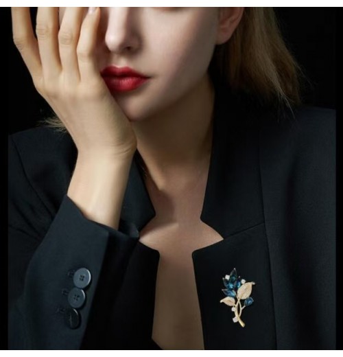 New elegant orchid brooch, light luxury and niche design, blue crystal brooch, refined and elegant suit accessory New elegant orchid brooch, light luxury and niche design, blue crystal brooch, refined and elegant suit accessory