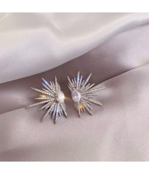 Light luxury high-end socialite 1, with a dazzling charm, full of diamond star earrings, fashionable European and American style, exquisite and cold style earrings