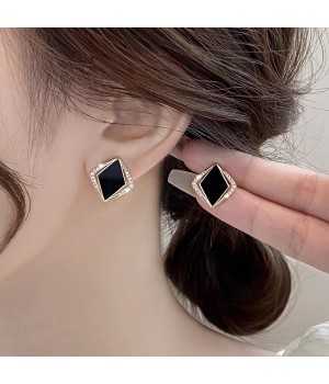 Exquisite black diamond-shaped earrings for women,  new cold style earrings, niche design, high-end pure silver earrings