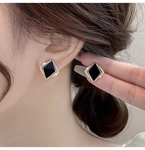 Exquisite black diamond-shaped earrings for women, new cold style earrings, niche design, high-end pure silver earrings Exquisite black diamond-shaped earrings for women, new cold style earrings, niche design, high-end pure silver earrings