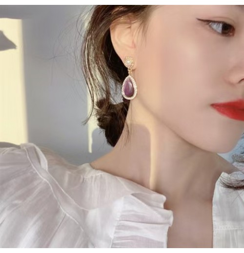 Cross-border bestseller French colored cat's eye stone earrings, vintage light luxury style glass stud earrings, new Chinese-style earrings in purple Cross-border bestseller French colored cat's eye stone earrings, vintage light luxury style glass stud earrings, new Chinese-style earrings in purple