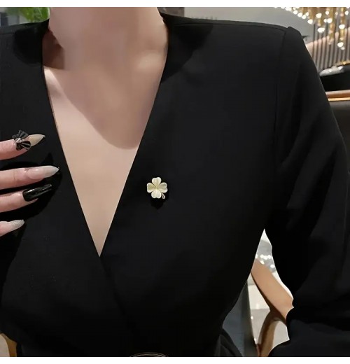 Cross-border bestseller anti-light brooch wonder, a seat-free small brooch for women, high-end, versatile and elegant, fixed clothes for suit collars Cross-border bestseller anti-light brooch wonder, a seat-free small brooch for women, high-end, versatile and elegant, fixed clothes for suit collars