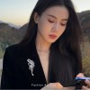 Ladies' suit brooches, high-end women's corsages, pin accessories, design sense, niche women's styles, exquisite and high-end, for mom Ladies' suit brooches, high-end women's corsages, pin accessories, design sense, niche women's styles, exquisite and high-end, for mom