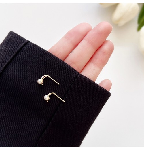 Pearl stud earrings for ear piercing, small and exquisite earrings for sleeping,  new style, exquisitely diamond-encrusted