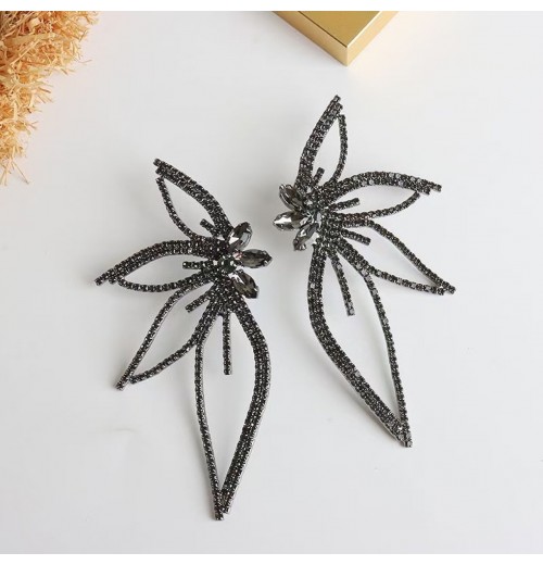 Cross-border new style European and American trend, individual and fashionable, exaggerated full diamond leaf-shaped flower stud earrings, women's unique and elegant temperament Cross-border new style European and American trend, individual and fashionable, exaggerated full diamond leaf-shaped flower stud earrings, women's unique and elegant temperament