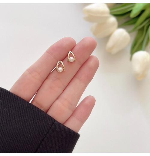 Pearl stud earrings for ear piercing, small and exquisite earrings for sleeping,  new style, exquisitely diamond-encrusted