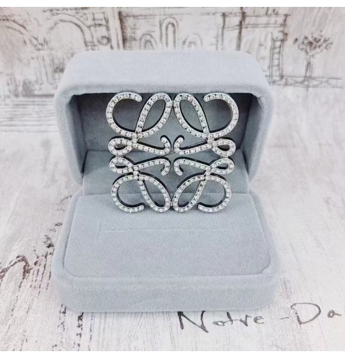 Gao Ban New Luojia geometric hollowed-out zircon brooch, personalized coat and suit pin, high-end women's luxury matching Gao Ban New Luojia geometric hollowed-out zircon brooch, personalized coat and suit pin, high-end women's luxury matching