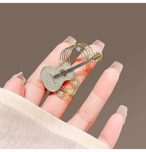 Design sense, individuality, niche musical note guitar brooch, high-end and elegant clothing pin,  new suit accessory