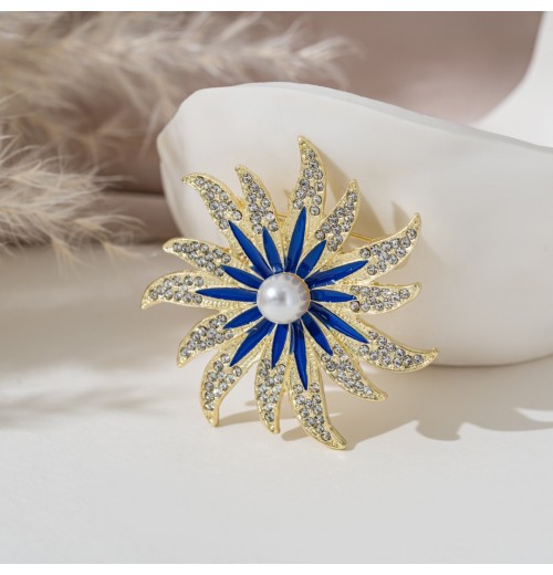 Pearl Sunflower High-end brooch for women, exquisite design, coat, brooch pin, niche and elegant accessory Pearl Sunflower High-end brooch for women, exquisite design, coat, brooch pin, niche and elegant accessory
