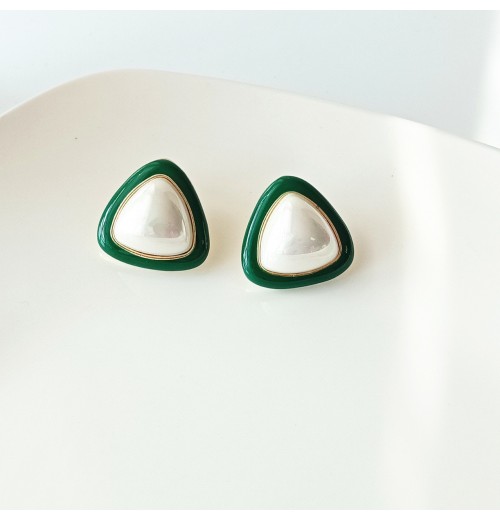 S925 silver needle geometric triangular pearl stud earrings, a niche design for women with an elegant and trendy style, are French retro earrings