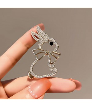 Cute Japanese-style diamond-encrusted rabbit brooch, New Year's zodiac rabbit pin, unissed-style light luxury and elegant brooch