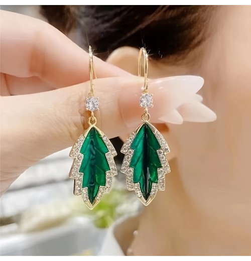 Plain earrings, green leaf shade earrings, fashionable and versatile, new high-end and exquisite style, new trendy and unique design Plain earrings, green leaf shade earrings, fashionable and versatile, new high-end and exquisite style, new trendy and unique design