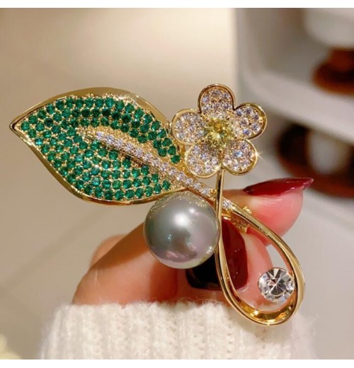 The - Double Flute Aesthetic brooch and elegant buckle pin add a touch of elegance to one's appearance. It is a light luxury corsage and a popular brooch accessory The - Double Flute Aesthetic brooch and elegant buckle pin add a touch of elegance to one's appearance. It is a light luxury corsage and a popular brooch accessory