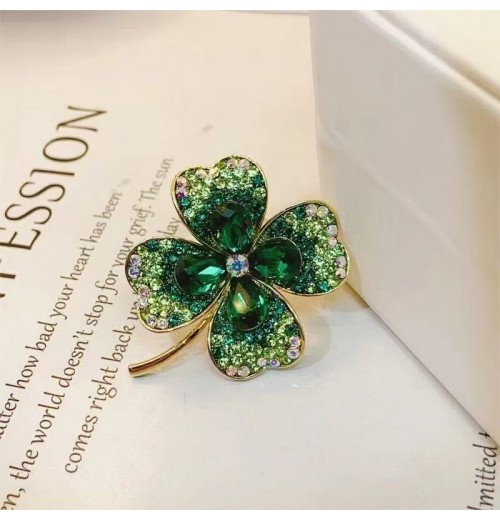 Wholesale of crystal four-leaf clover brooches, New Year's simple and versatile brooches for women, elegant corsages, and clothing accessories