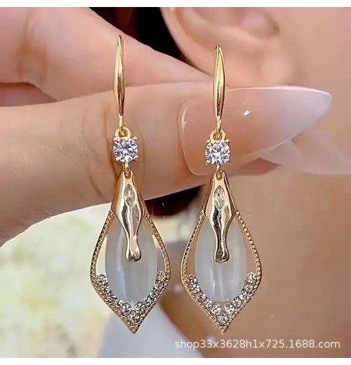 High-end geometric diamond-shaped cat's eye stone earrings bestseller, light luxury, niche style, trendy and simple earrings cross-border High-end geometric diamond-shaped cat's eye stone earrings bestseller, light luxury, niche style, trendy and simple earrings cross-border