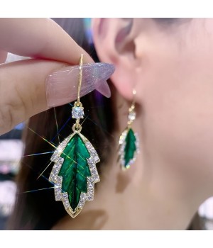 Plain earrings, green leaf shade earrings, fashionable and versatile, new high-end and exquisite style, new trendy and unique design