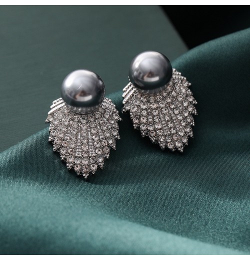 Grey pearl earrings, stud earrings, women's niche high-end style, light luxury, earrings, French design, diamond-encrusted trendy earrings